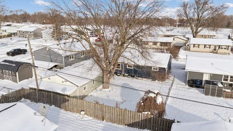 Tiny photo for 1727 W 69th St Street, Davenport, IA 52806 (MLS # 100000217)