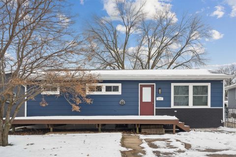 Tiny photo for 1727 W 69th St Street, Davenport, IA 52806 (MLS # 100000217)