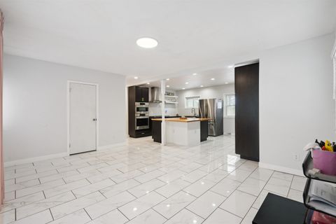 Tiny photo for 1727 W 69th St Street, Davenport, IA 52806 (MLS # 100000217)