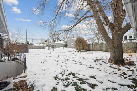 Tiny photo for 1727 W 69th St Street, Davenport, IA 52806 (MLS # 100000217)
