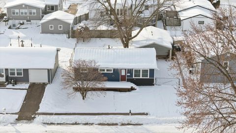 Tiny photo for 1727 W 69th St Street, Davenport, IA 52806 (MLS # 100000217)