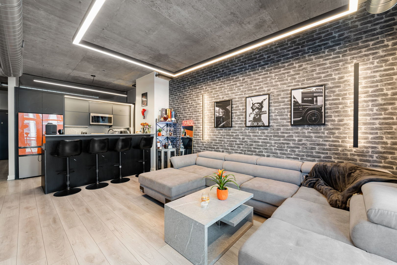 1305 S Michigan Avenue 907