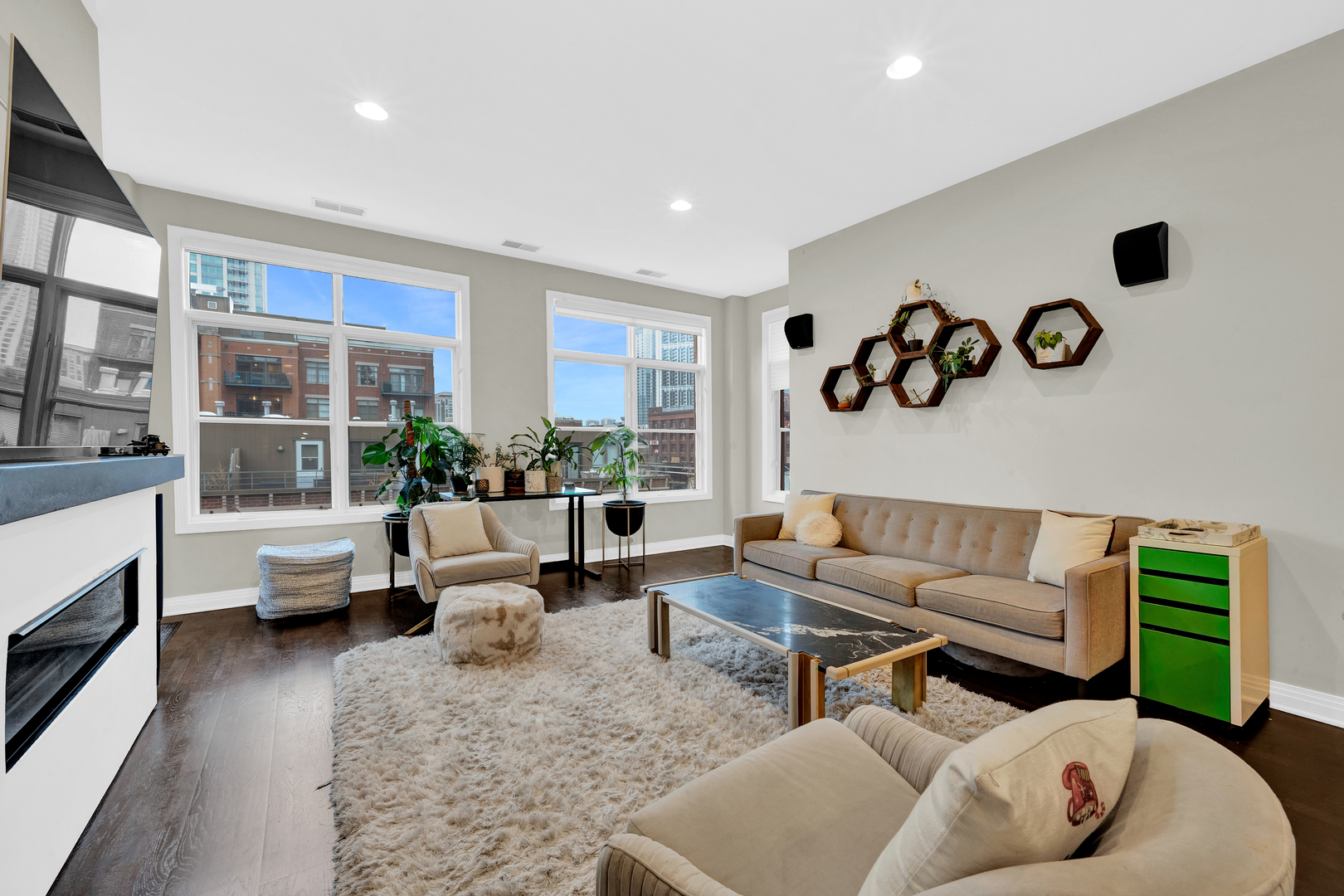 550 W Fulton Street 403