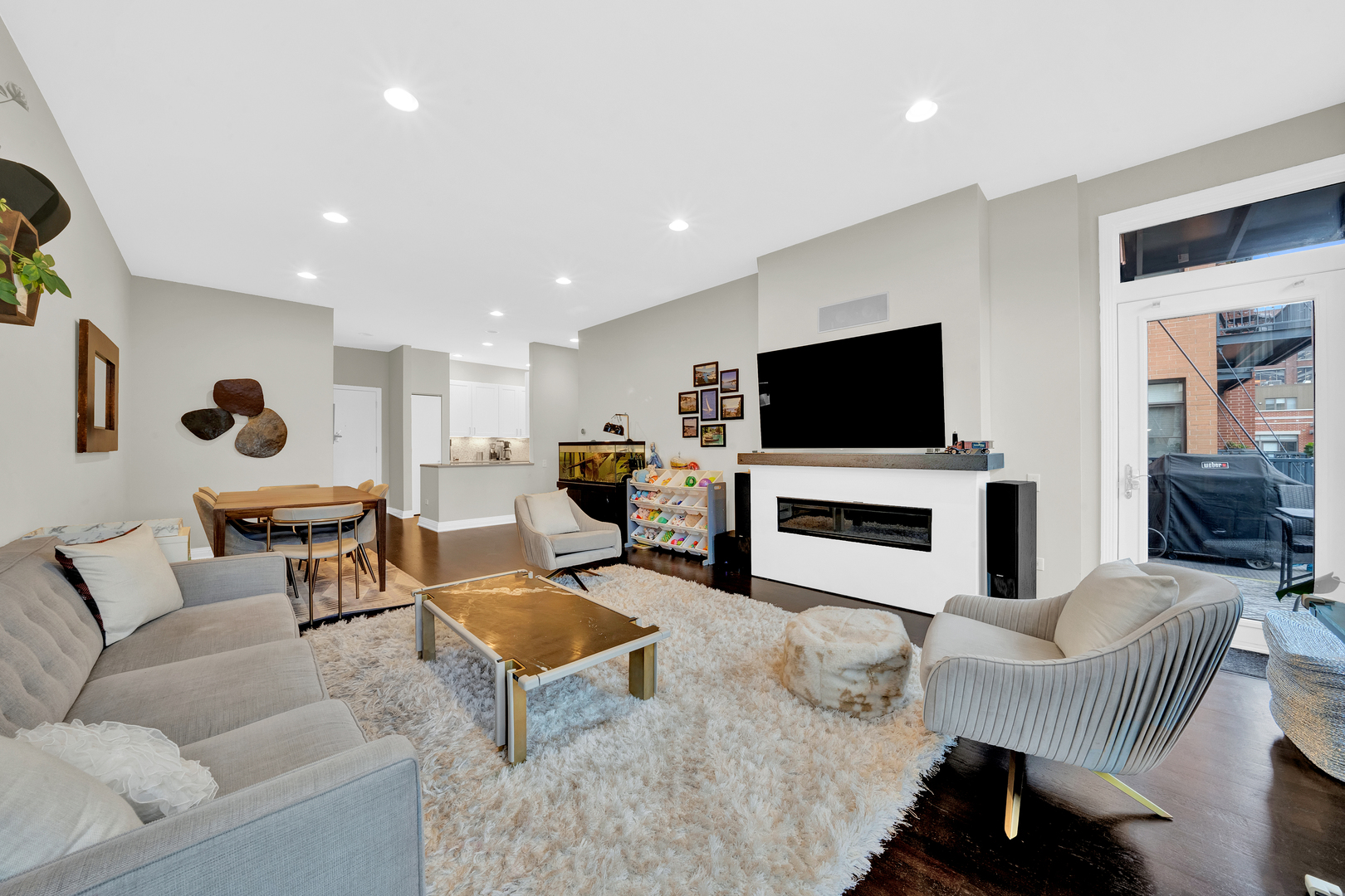 550 W Fulton Street 403