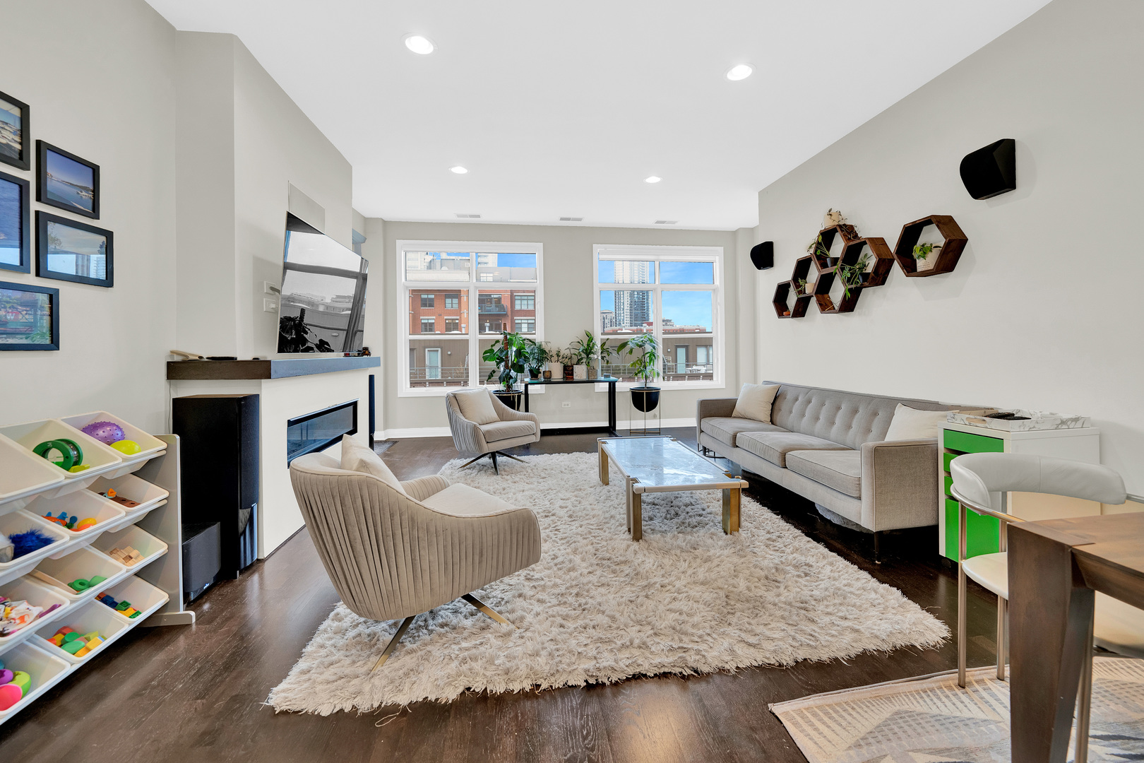 550 W Fulton Street 403