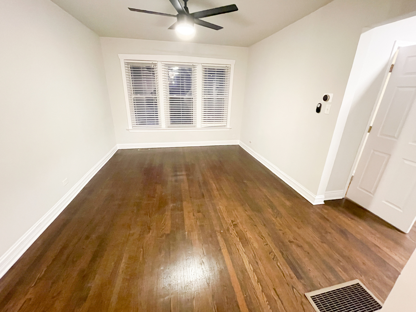 1957 W Waveland Avenue 1