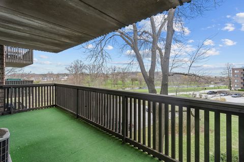 Tiny photo for 917 Vose Drive #304, Gurnee, IL 60031 (MLS # 12448673)
