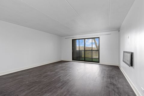 Tiny photo for 917 Vose Drive #304, Gurnee, IL 60031 (MLS # 12448673)