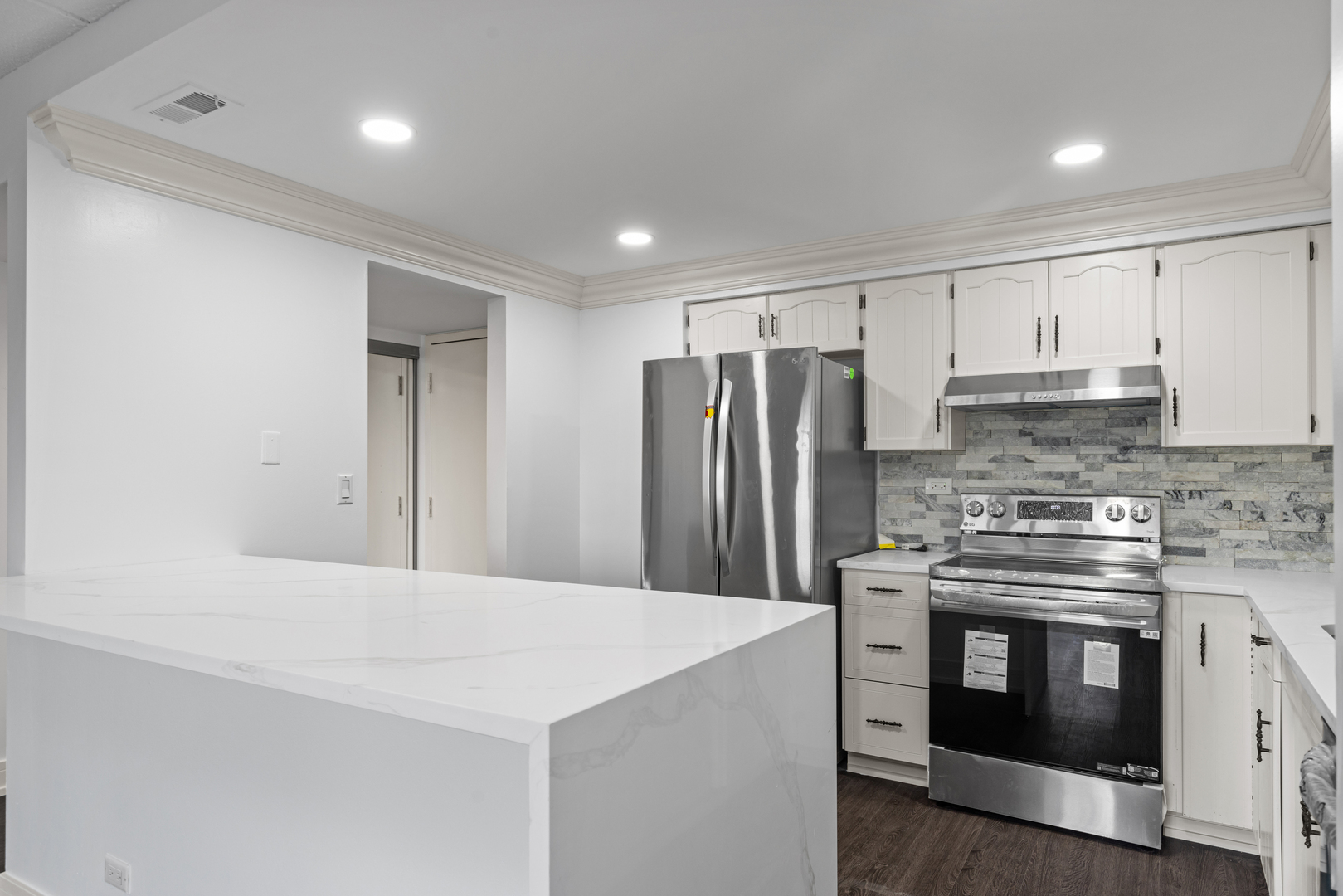 917 Vose Drive 304