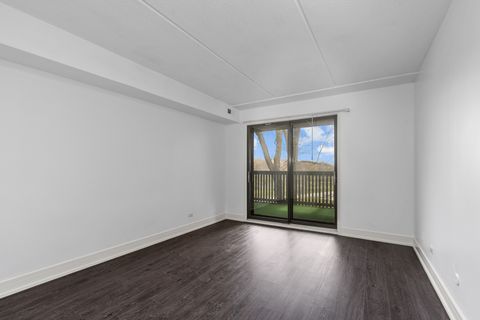Tiny photo for 917 Vose Drive #304, Gurnee, IL 60031 (MLS # 12448673)
