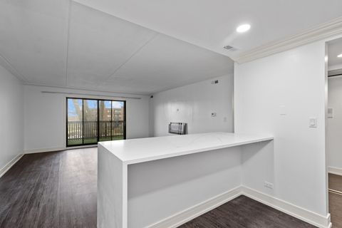 Tiny photo for 917 Vose Drive #304, Gurnee, IL 60031 (MLS # 12448673)