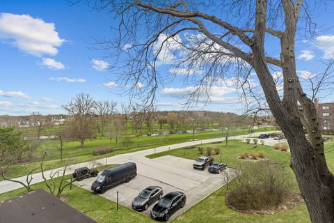 Tiny photo for 917 Vose Drive #304, Gurnee, IL 60031 (MLS # 12448673)