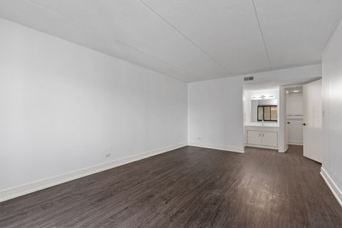 Tiny photo for 917 Vose Drive #304, Gurnee, IL 60031 (MLS # 12448673)