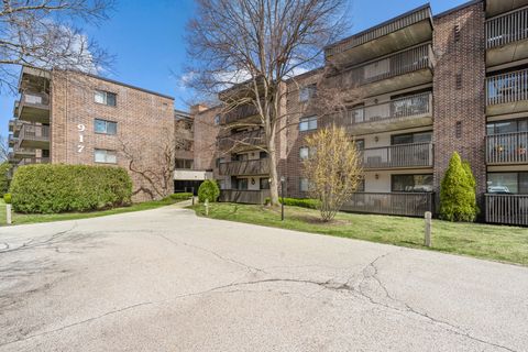 Photo of 917 Vose Drive #304, Gurnee, IL 60031 (MLS # 12448673)