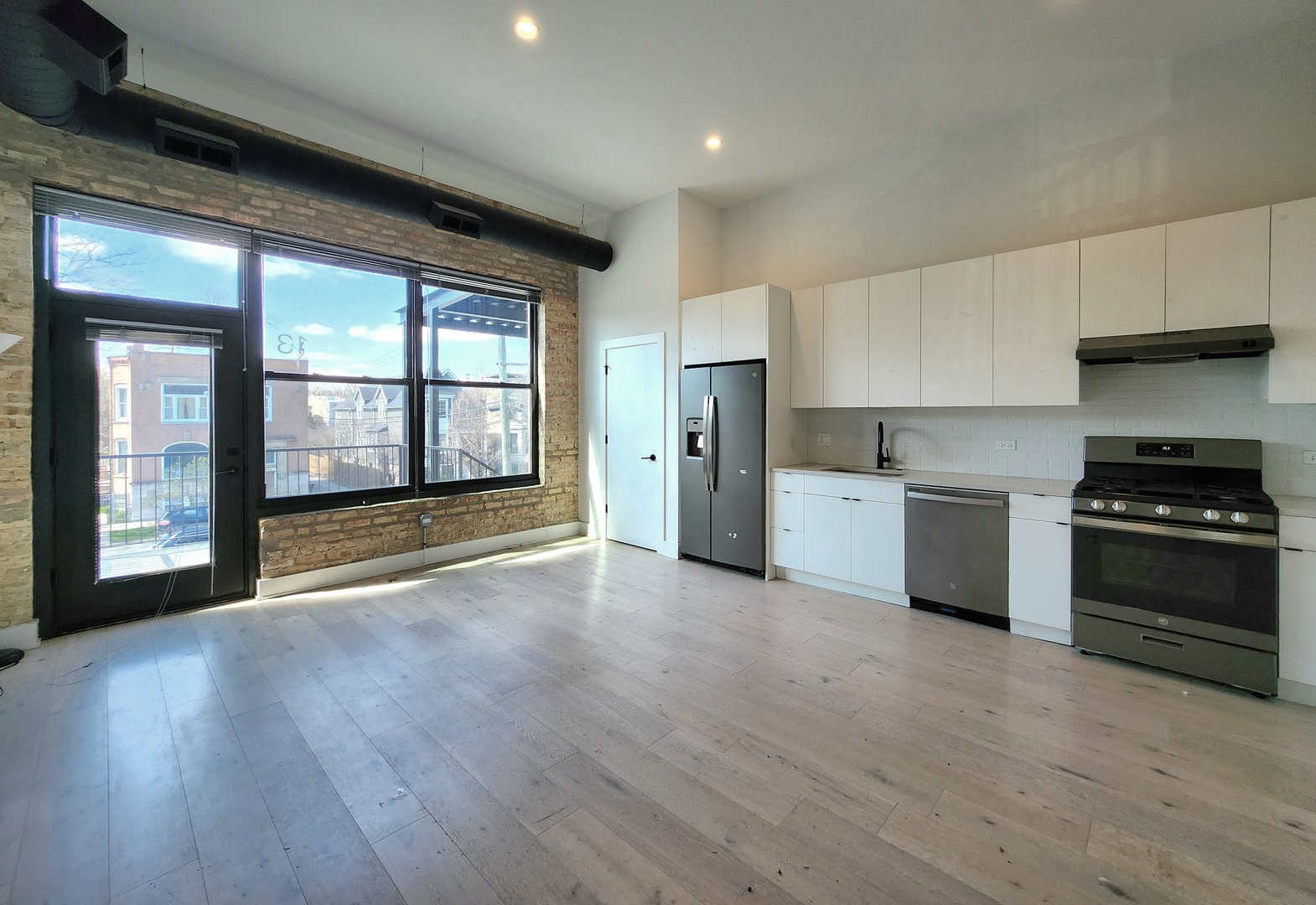 3228 W Palmer Street 13