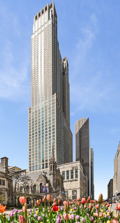 132 E Delaware Place 5506 Chicago IL 60611