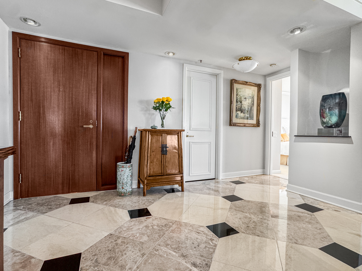 132 E Delaware Place 5506