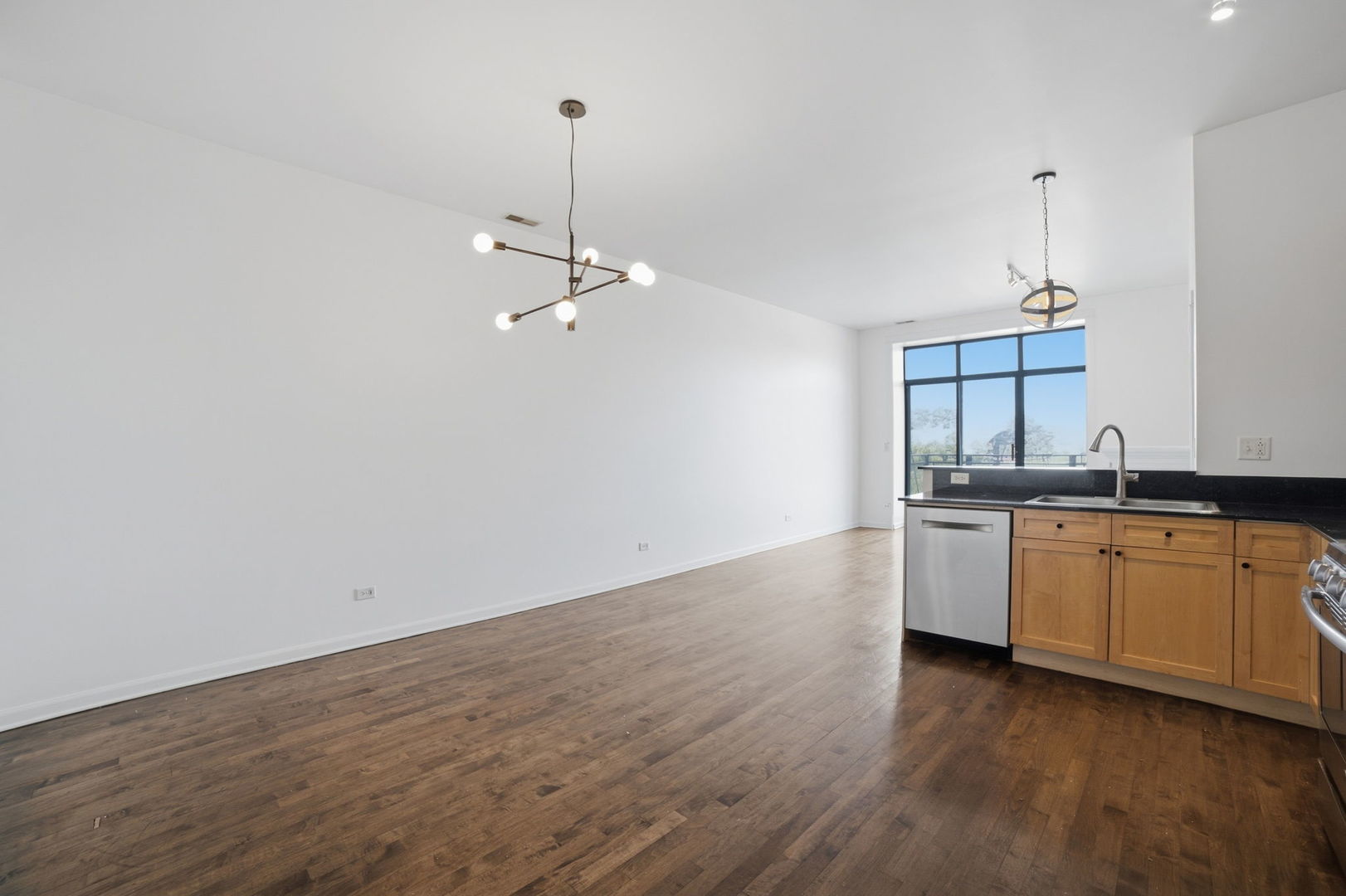 4050 N Lincoln Avenue 304