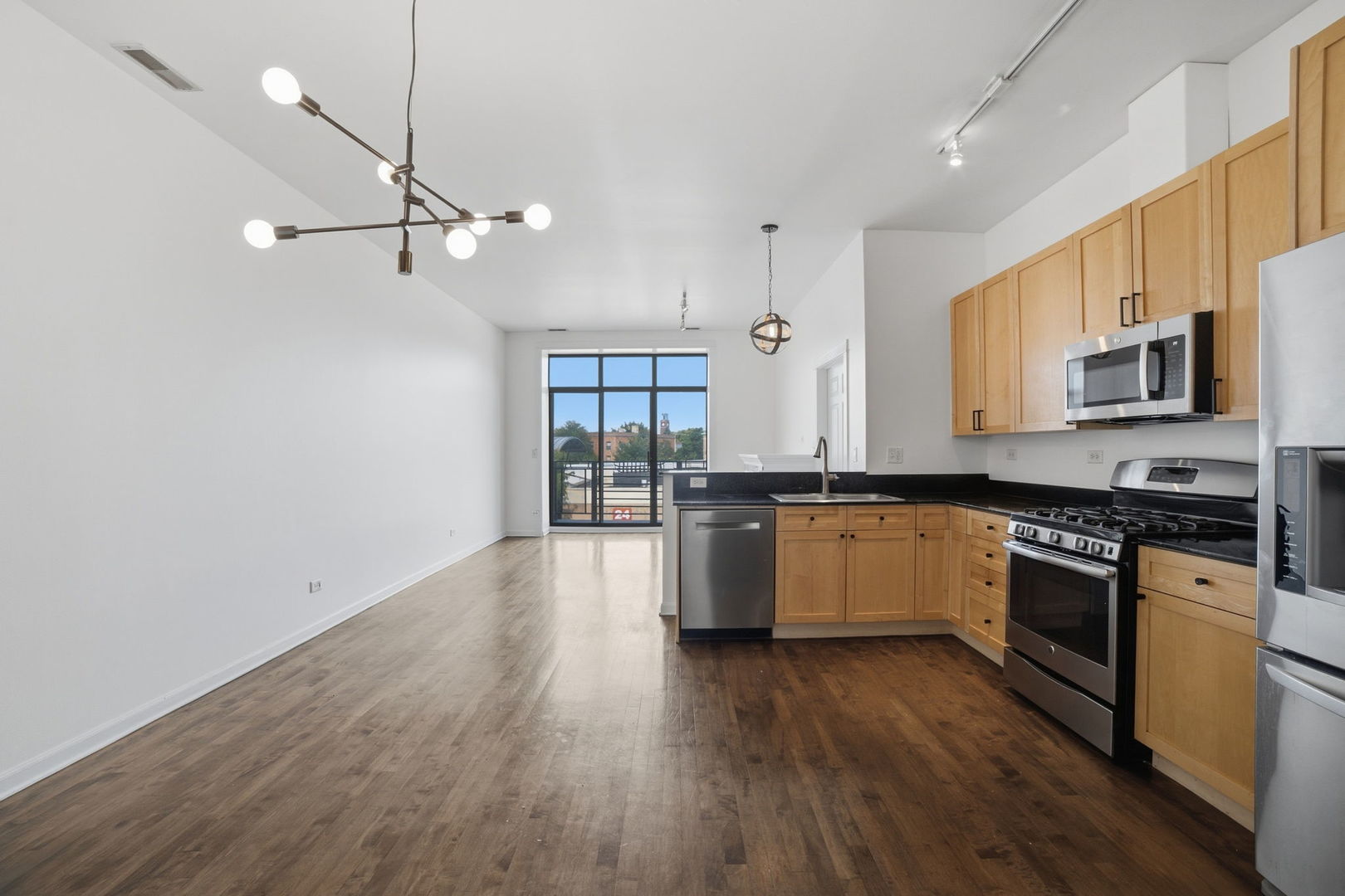 4050 N Lincoln Avenue 304