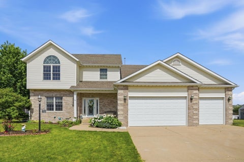 Photo of 104 PARK VIEW Drive, Eldridge, IA 52748 (MLS # 12685862)