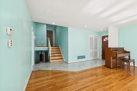 Tiny photo for 3836 W Estes Avenue, Lincolnwood, IL 60712 (MLS # 12488289)