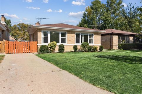 Photo of 3836 W Estes Avenue, Lincolnwood, IL 60712 (MLS # 12488289)