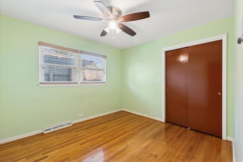 Tiny photo for 3836 W Estes Avenue, Lincolnwood, IL 60712 (MLS # 12488289)