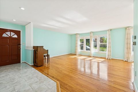 Tiny photo for 3836 W Estes Avenue, Lincolnwood, IL 60712 (MLS # 12488289)