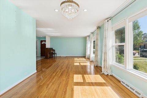 Tiny photo for 3836 W Estes Avenue, Lincolnwood, IL 60712 (MLS # 12488289)