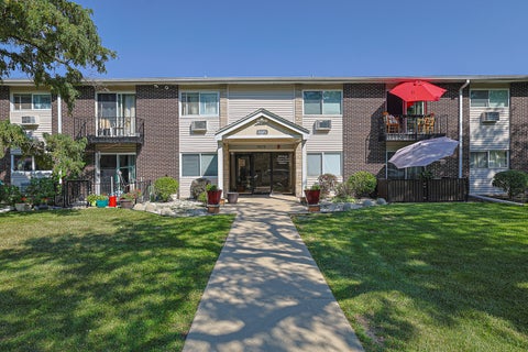 Photo of 9575 Terrace Place #1F, Des Plaines, IL 60016 (MLS # 12745223)