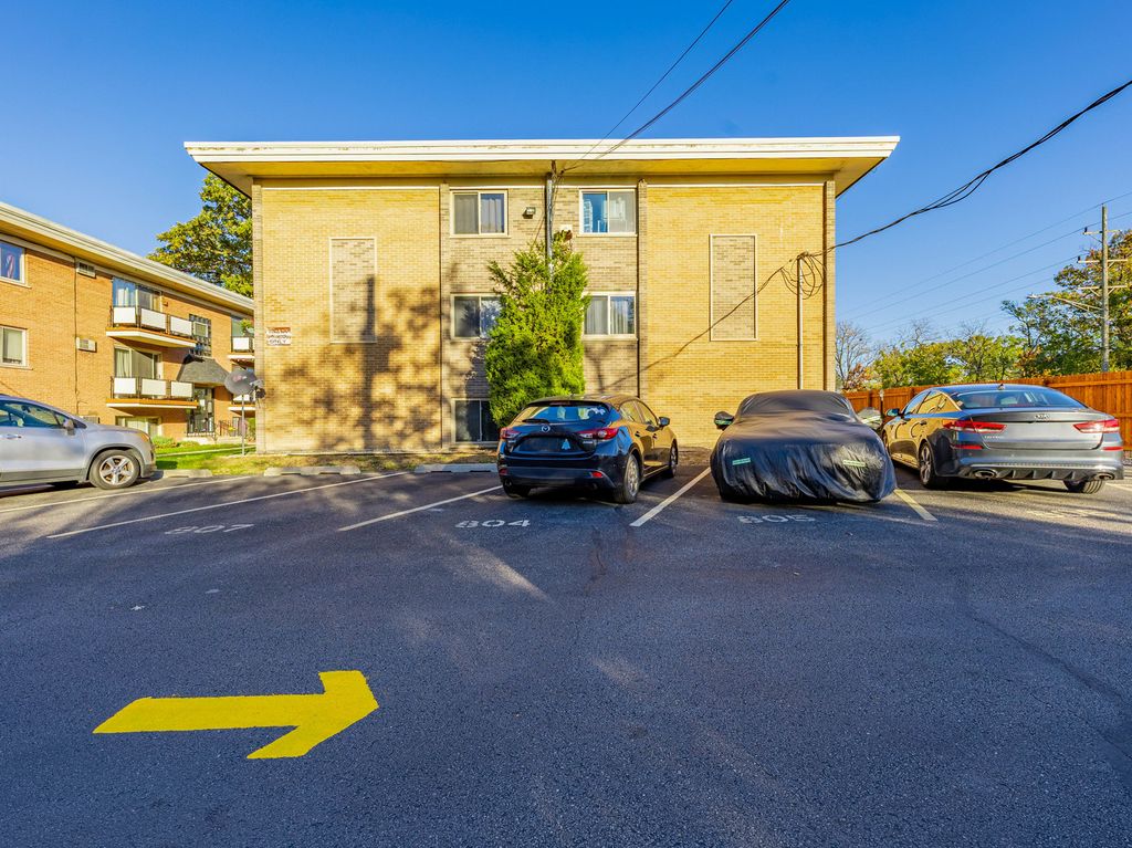 Photo for 7434 W 111th Street #812, Worth, IL 60482 (MLS # 12507984)