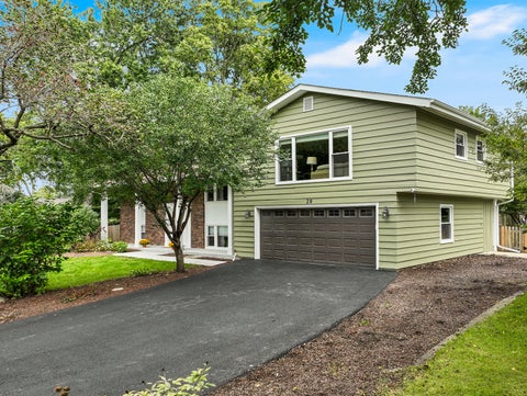Tiny photo for 28 Ashlawn Avenue, Oswego, IL 60543 (MLS # 12760012)