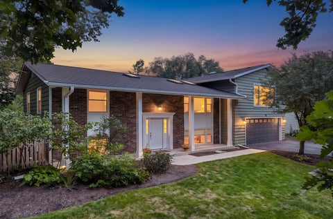 Photo of 28 Ashlawn Avenue, Oswego, IL 60543 (MLS # 12760012)