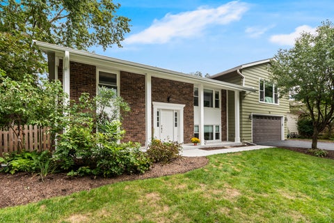 Photo of 28 Ashlawn Avenue, Oswego, IL 60543 (MLS # 12760012)