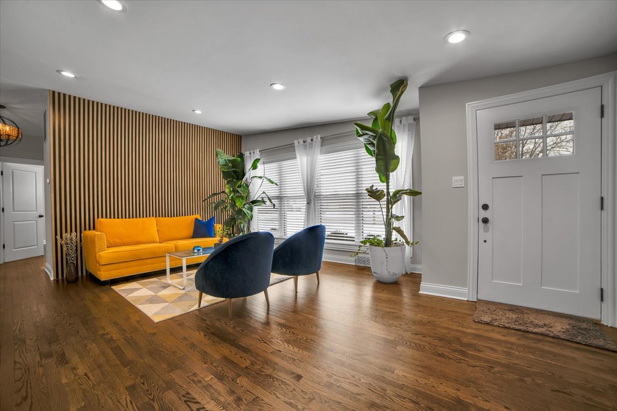 5165 N Canfield Avenue