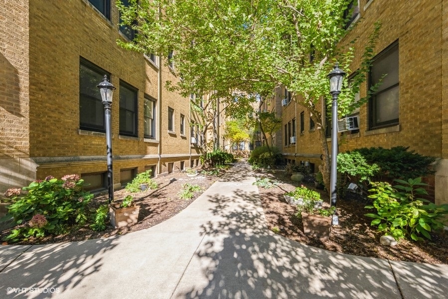 630 W Waveland Avenue 4C