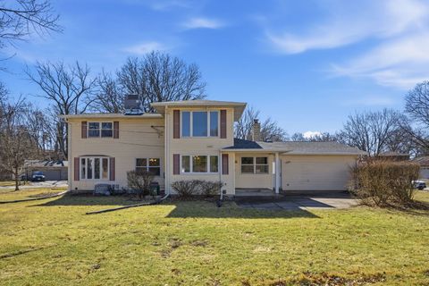 Tiny photo for 4 Estate Court, Bettendorf, IA 52722 (MLS # 12588725)