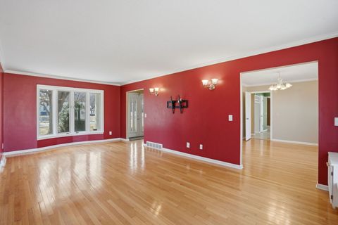 Tiny photo for 4 Estate Court, Bettendorf, IA 52722 (MLS # 12588725)