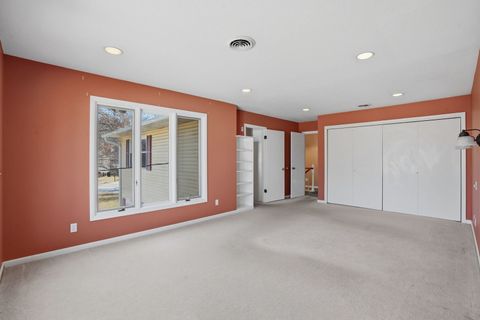 Tiny photo for 4 Estate Court, Bettendorf, IA 52722 (MLS # 12588725)