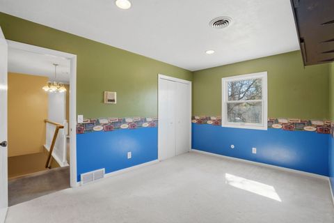 Tiny photo for 4 Estate Court, Bettendorf, IA 52722 (MLS # 12588725)