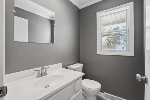 Tiny photo for 4 Estate Court, Bettendorf, IA 52722 (MLS # 12588725)