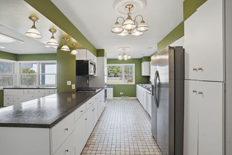 Tiny photo for 4 Estate Court, Bettendorf, IA 52722 (MLS # 12588725)