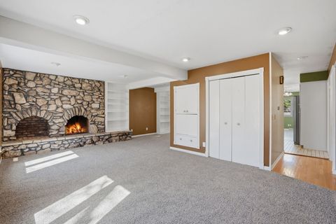 Tiny photo for 4 Estate Court, Bettendorf, IA 52722 (MLS # 12588725)