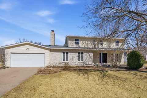 Photo of 4 Estate Court, Bettendorf, IA 52722 (MLS # 12588725)