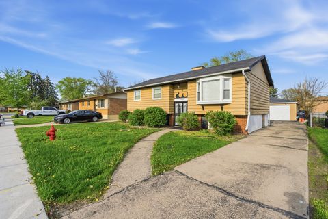 Tiny photo for 15637 Avalon Avenue, South Holland, IL 60473 (MLS # 12583955)