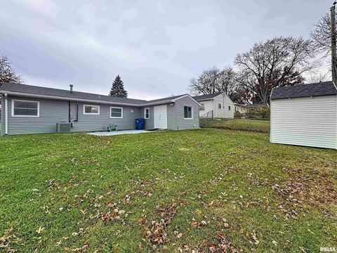 Tiny photo for 1336 W 38TH Place, Davenport, IA 52806 (MLS # QC4269677)