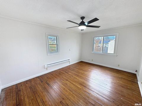 Tiny photo for 1336 W 38TH Place, Davenport, IA 52806 (MLS # QC4269677)