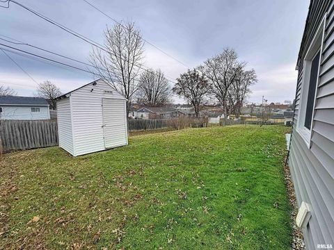 Tiny photo for 1336 W 38TH Place, Davenport, IA 52806 (MLS # QC4269677)