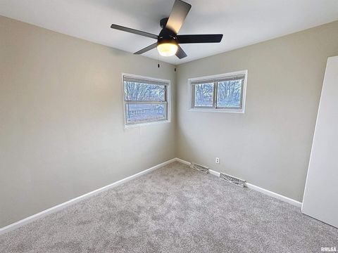 Tiny photo for 1336 W 38TH Place, Davenport, IA 52806 (MLS # QC4269677)