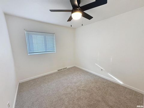 Tiny photo for 1336 W 38TH Place, Davenport, IA 52806 (MLS # QC4269677)